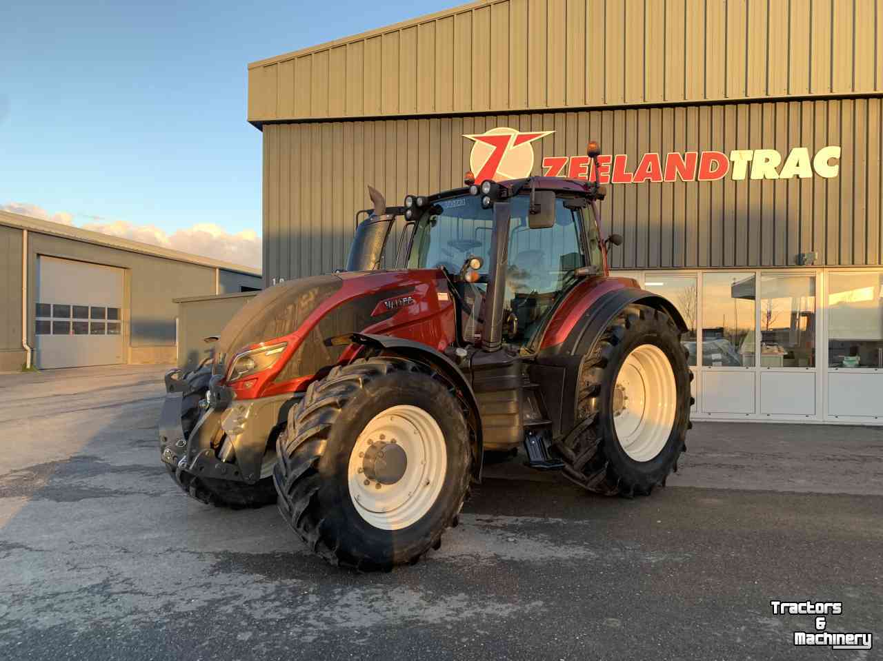 Schlepper / Traktor Valtra T174 Versu
