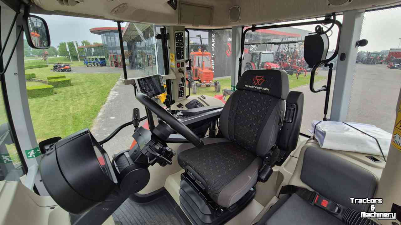 Schlepper / Traktor Massey Ferguson 5S.125