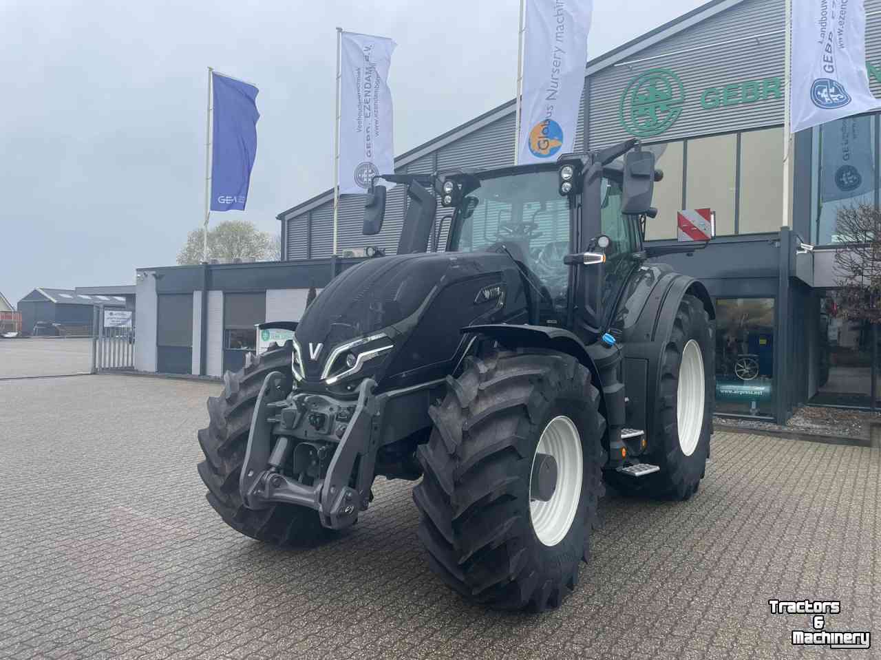 Schlepper / Traktoren Valtra Q305 Direct