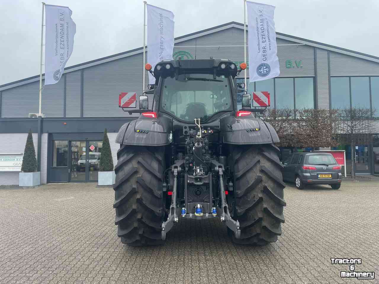 Schlepper / Traktoren Valtra Q305 Direct