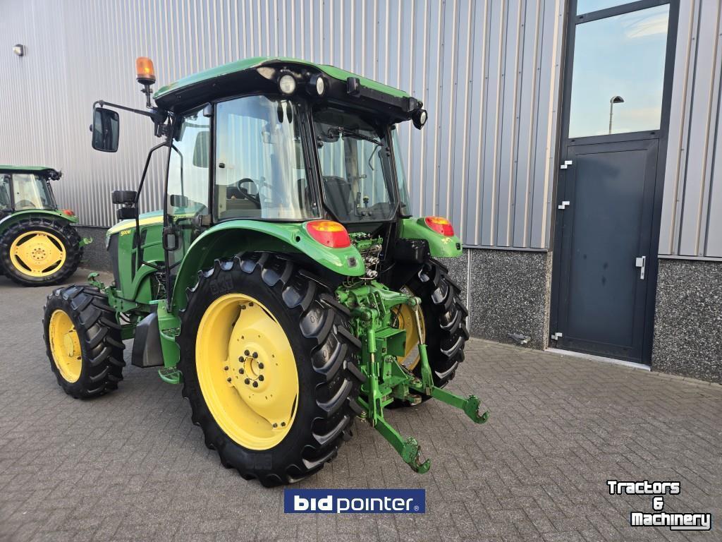 Schlepper / Traktor John Deere 5100M