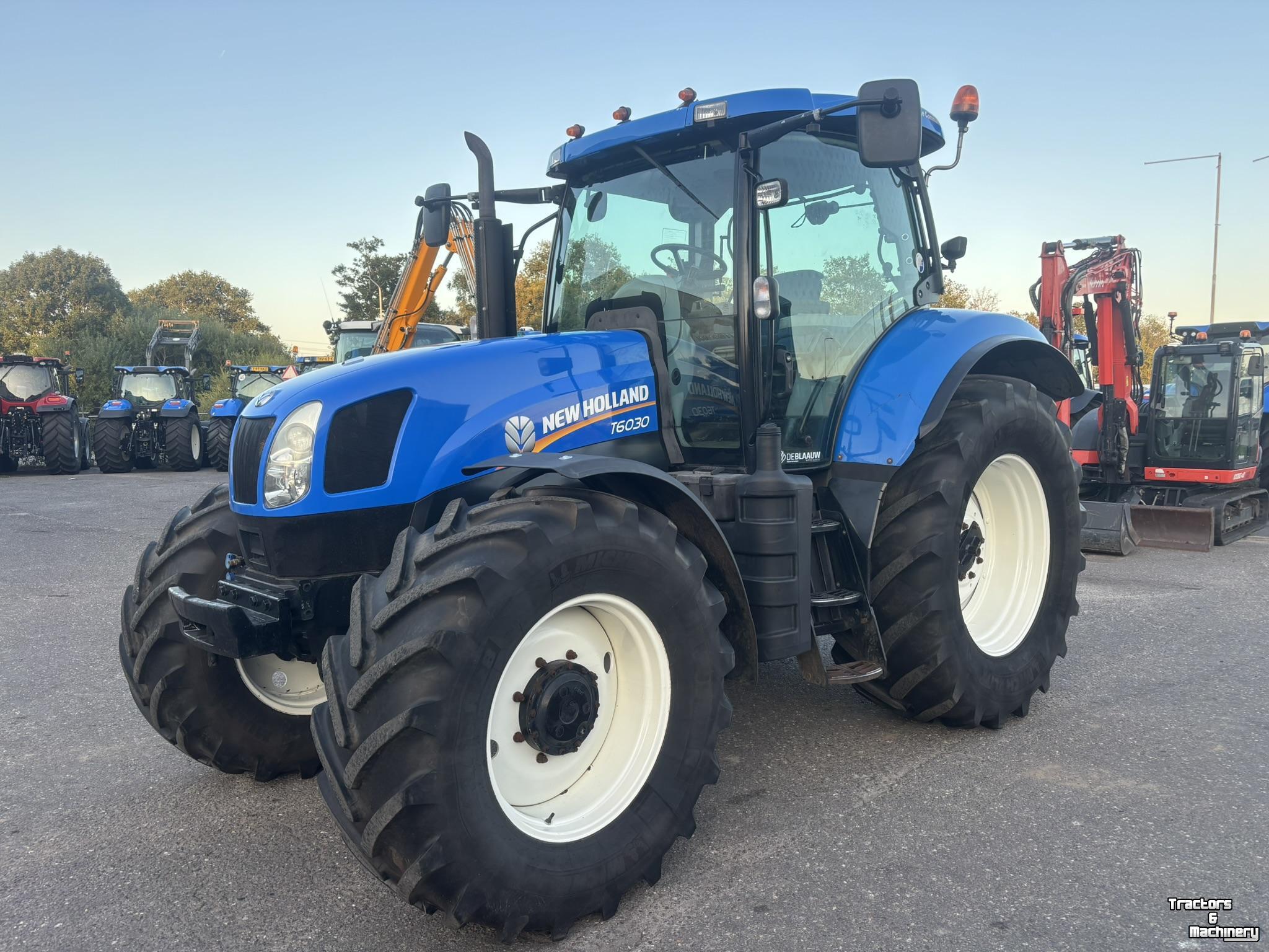 Schlepper / Traktor New Holland T6030