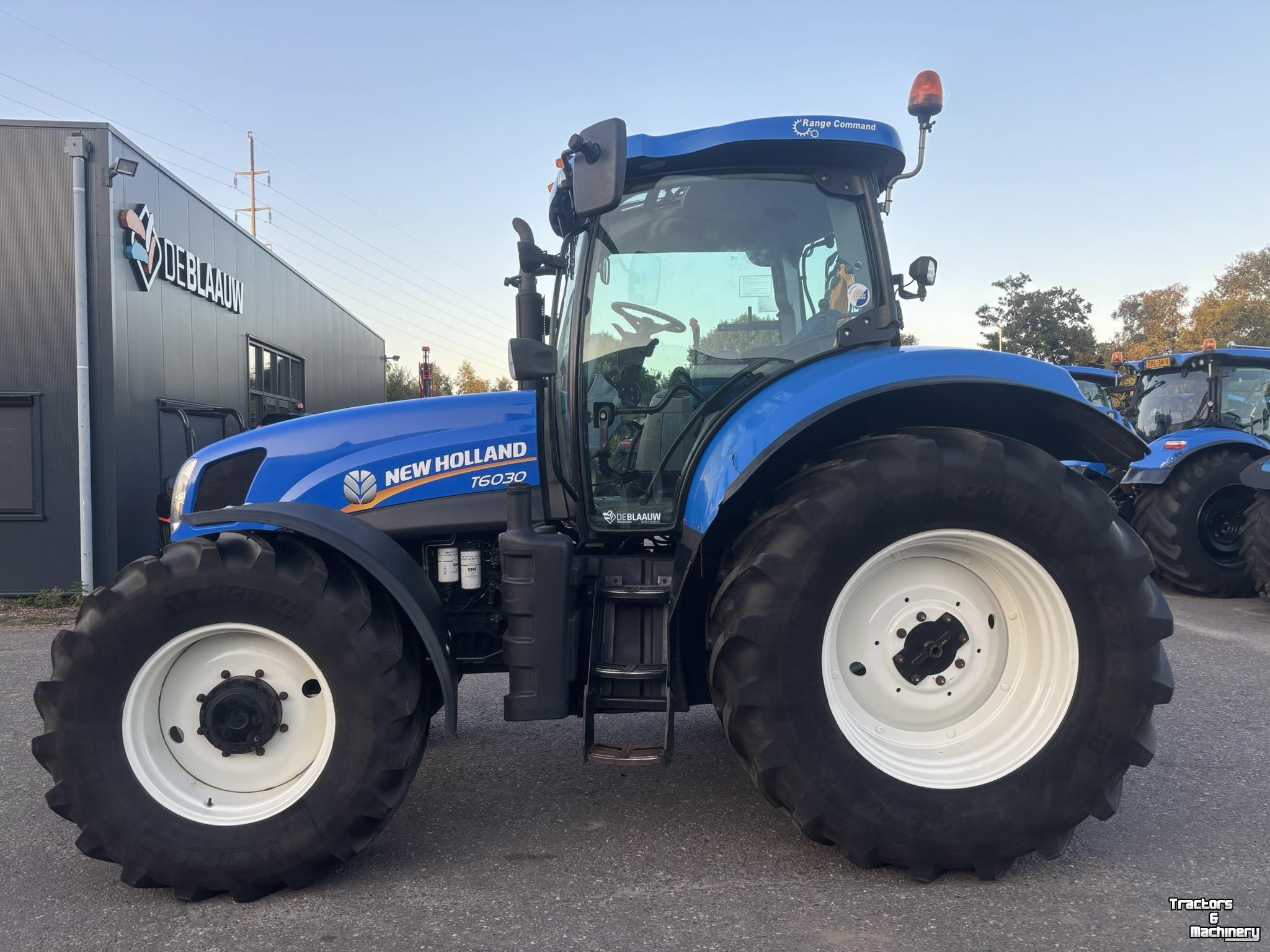 Schlepper / Traktor New Holland T6030