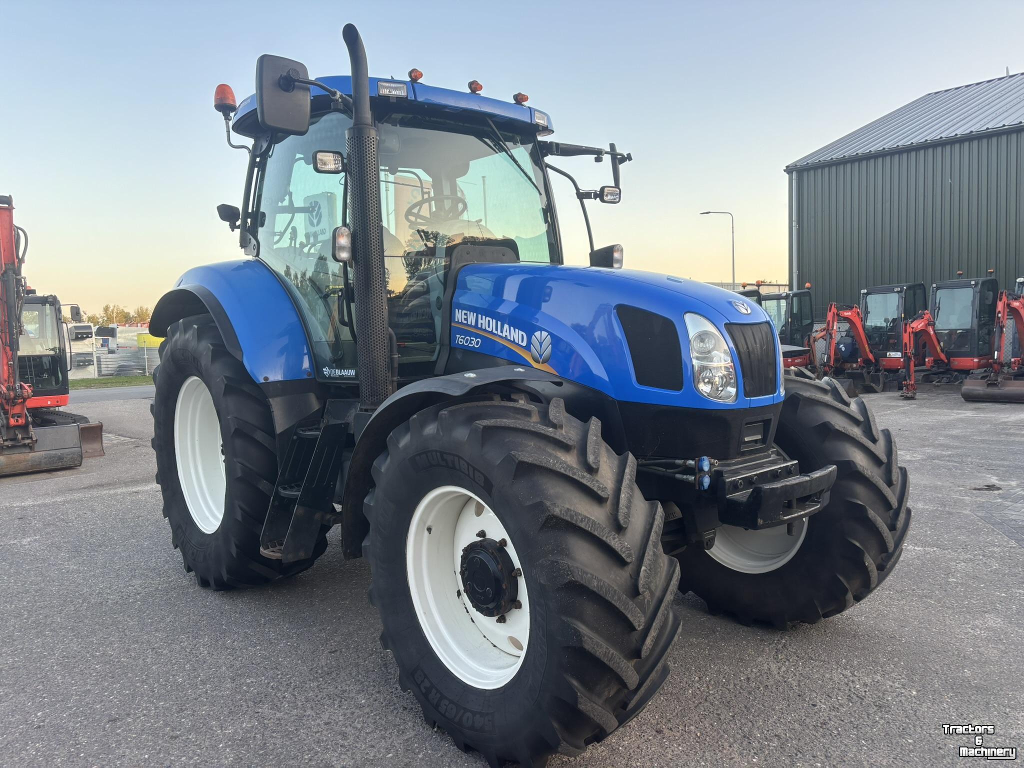 Schlepper / Traktor New Holland T6030