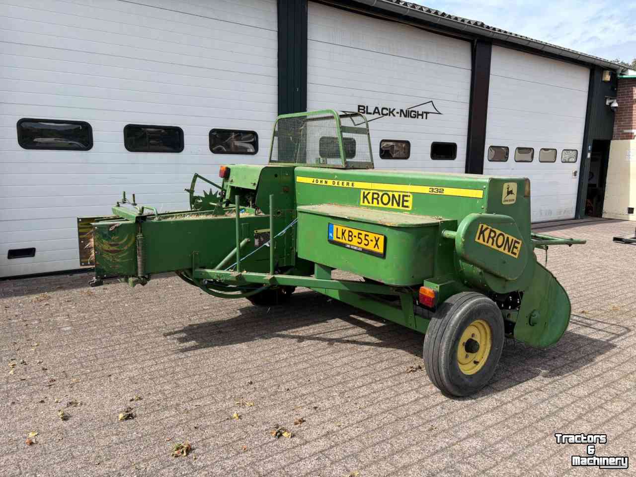 Pressen John Deere 332 Balenpers