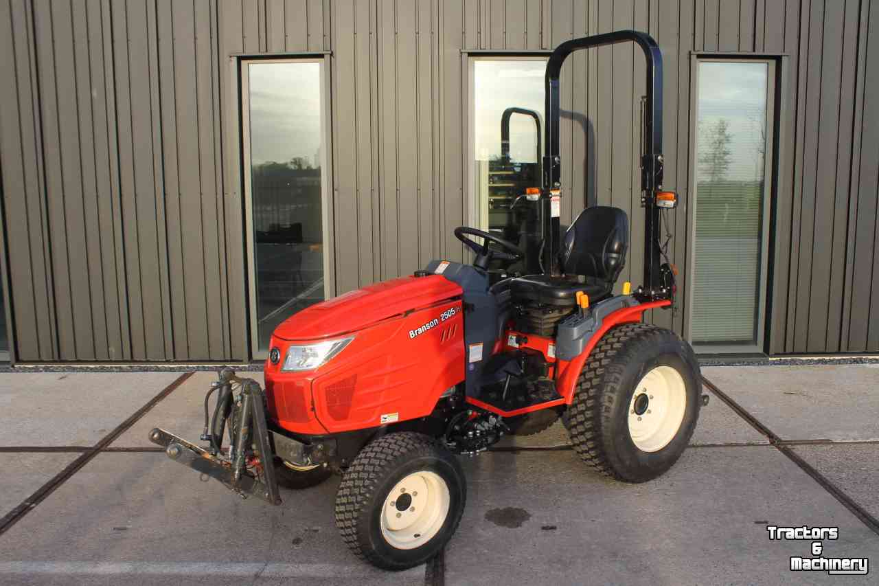 Gartentraktoren Branson 2505H hydrostaat compacttrekker tuinbouwtractor gazonbanden