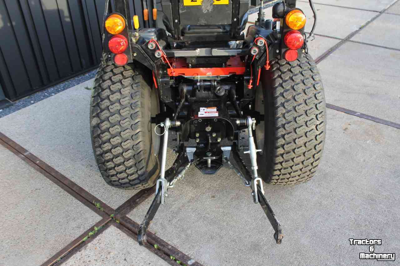 Gartentraktoren Branson 2505H hydrostaat compacttrekker tuinbouwtractor gazonbanden