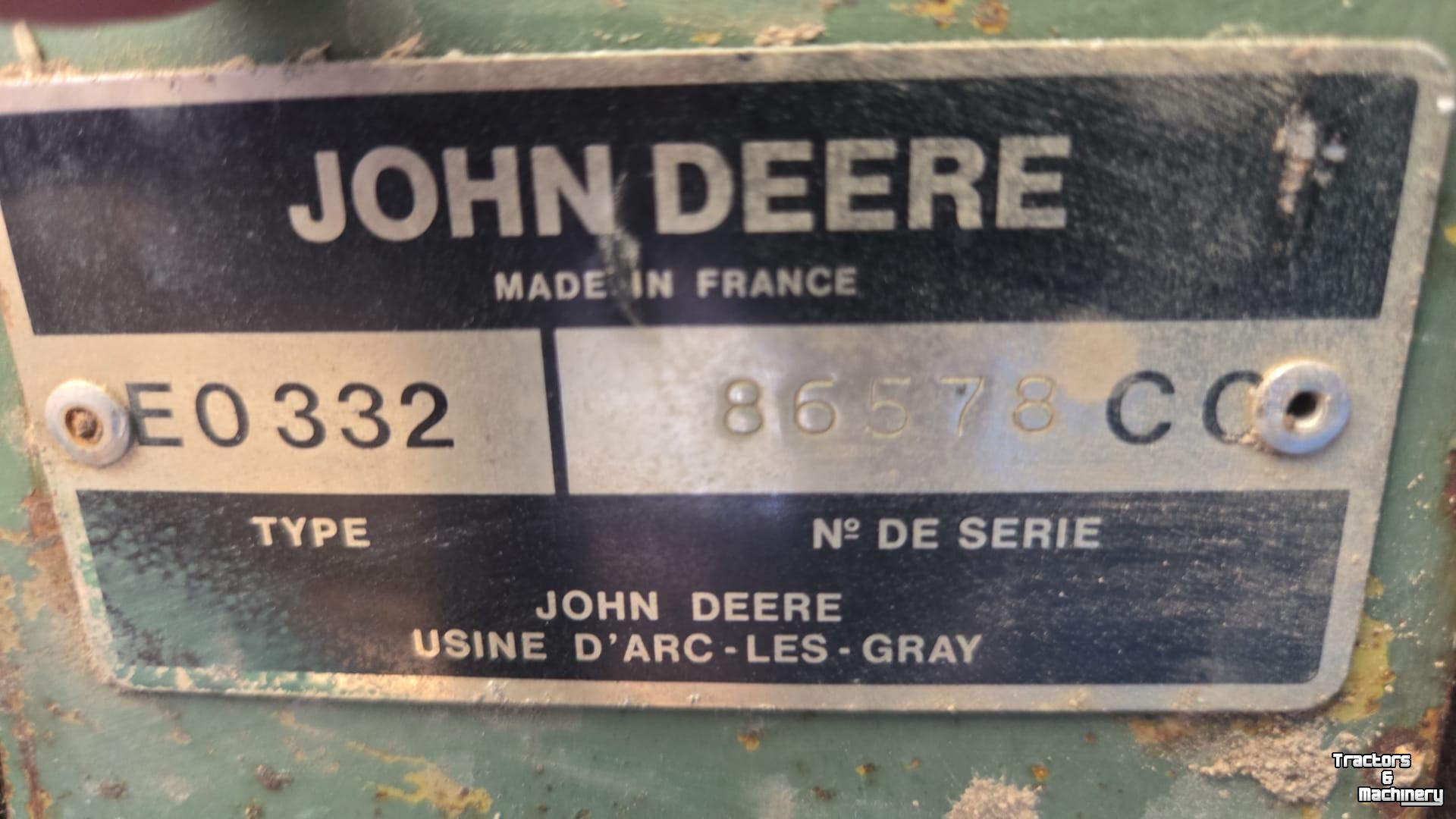 Pressen John Deere 332 balenpers
