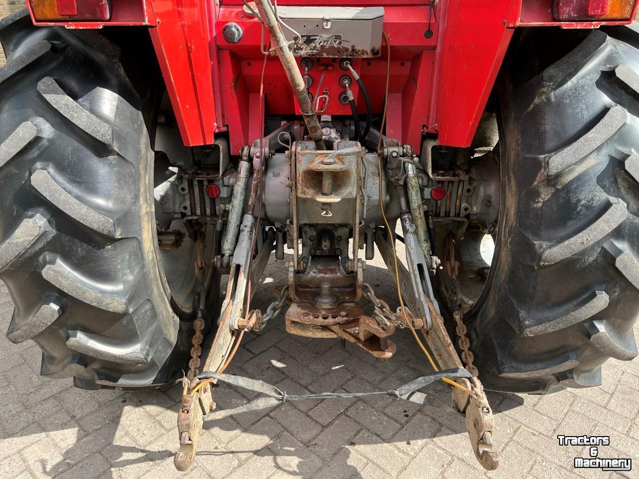 Schlepper / Traktor Massey Ferguson 590-4 met voorlader