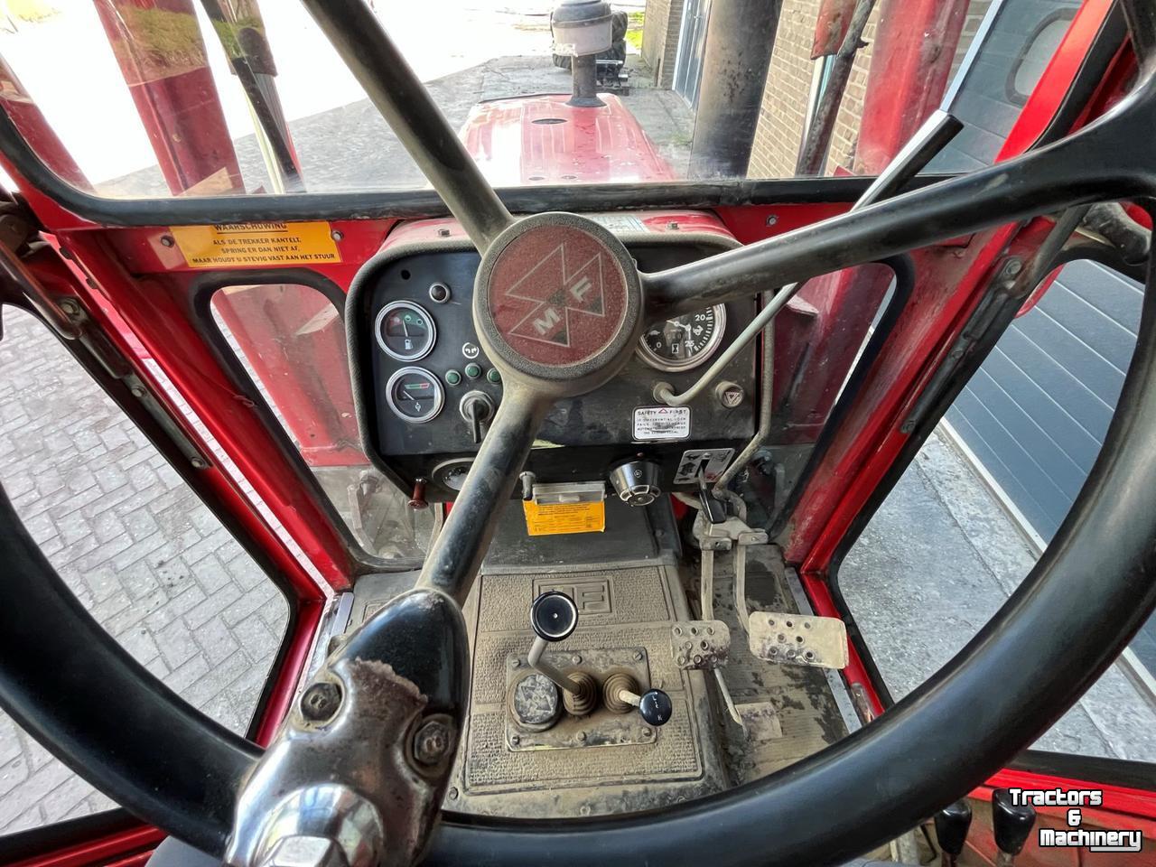 Schlepper / Traktor Massey Ferguson 590-4 met voorlader