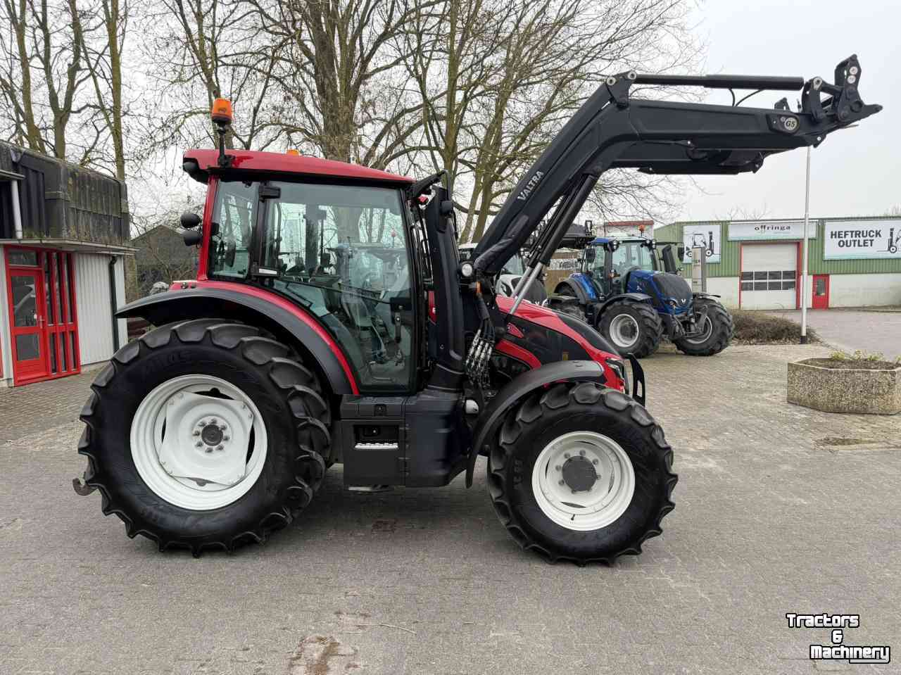 Schlepper / Traktor Valtra G125 Active