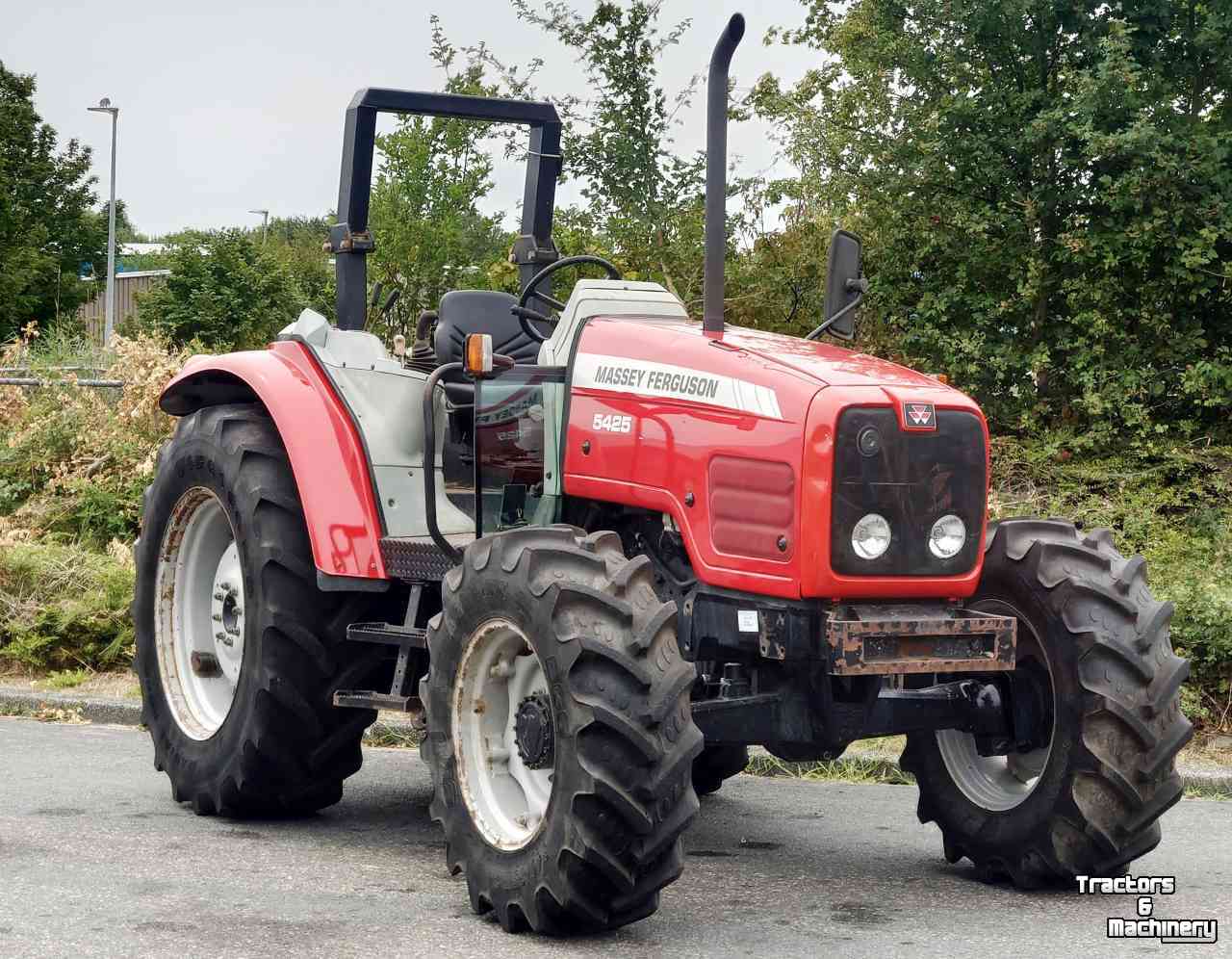 Schlepper / Traktor Massey Ferguson 5425 4x4 Open station