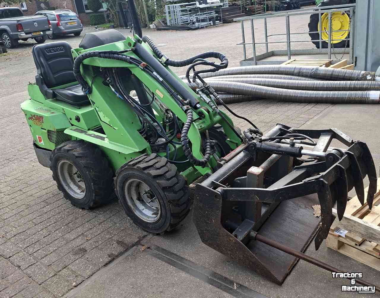 Radlader Avant 320S