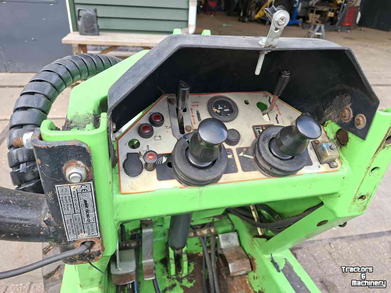Radlader Avant 320S
