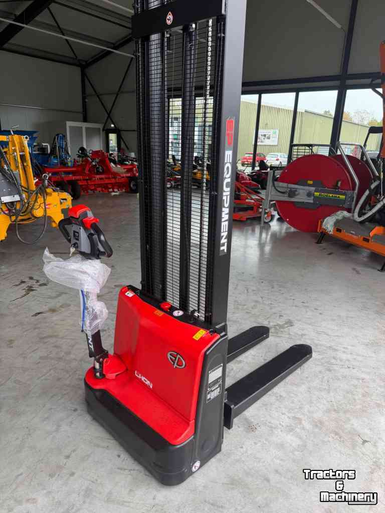 Schubmaststapler EP Equipment Elektrische Stapelaar
