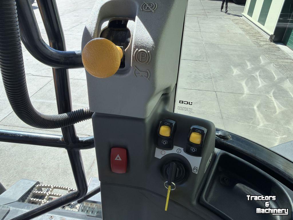 Schlepper / Traktor JCB 4220 Fastrac