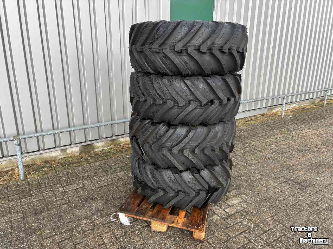 Räder, Reifen, Felgen & Distanzringe  Michelin 400/70R20 XMCL