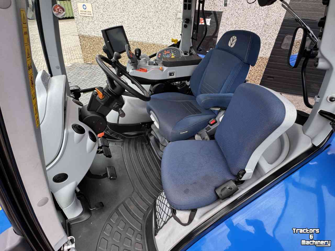 Schlepper / Traktor New Holland T6.155AC vario 40km Stage V  Fronthef vol geveerd 2091u