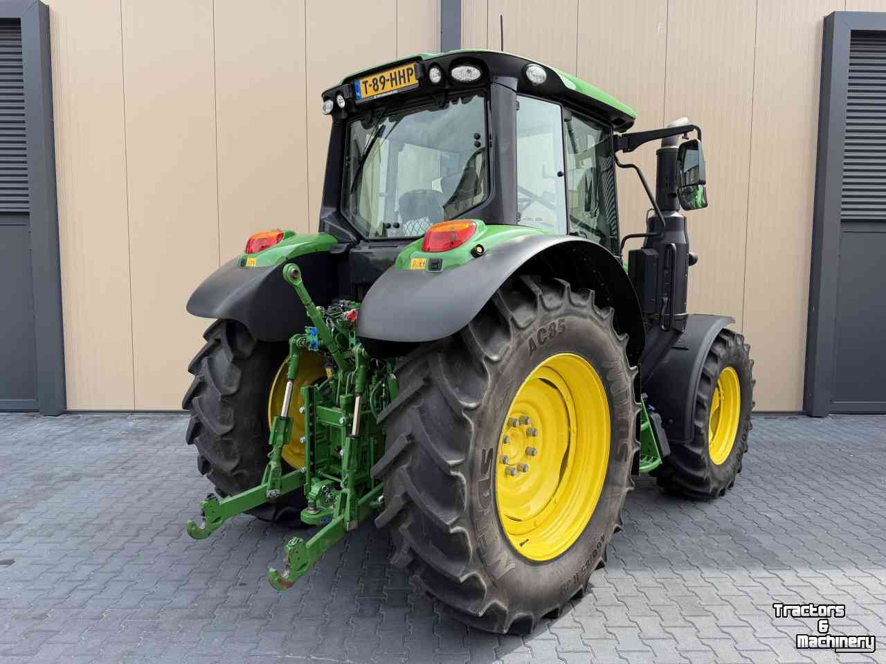 Schlepper / Traktor John Deere 6120M