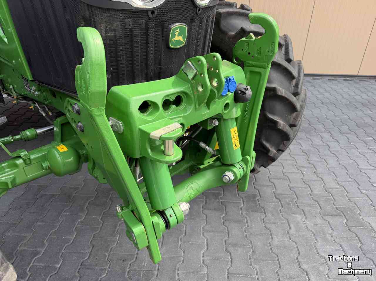 Schlepper / Traktor John Deere 6120M