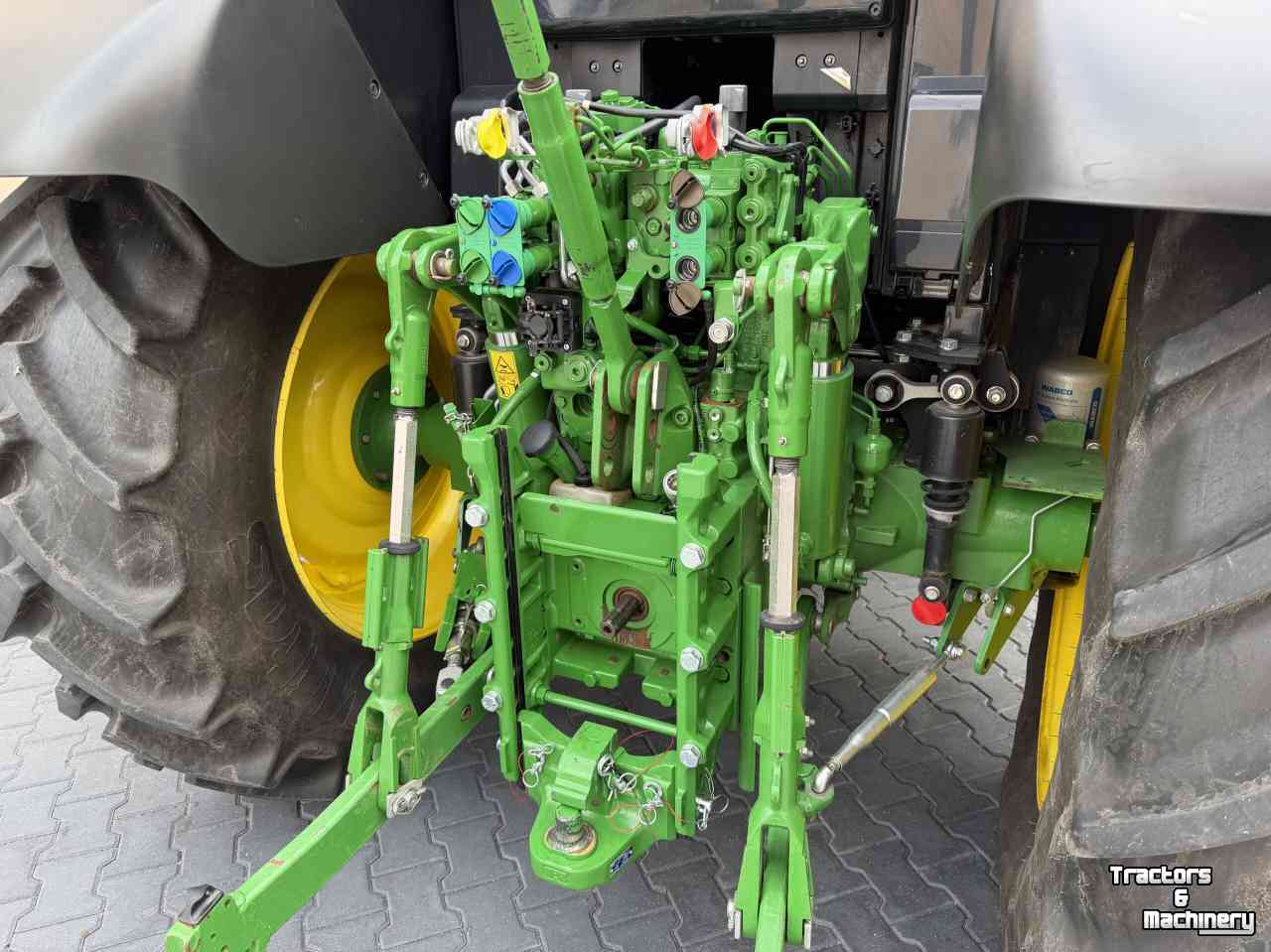 Schlepper / Traktor John Deere 6120M