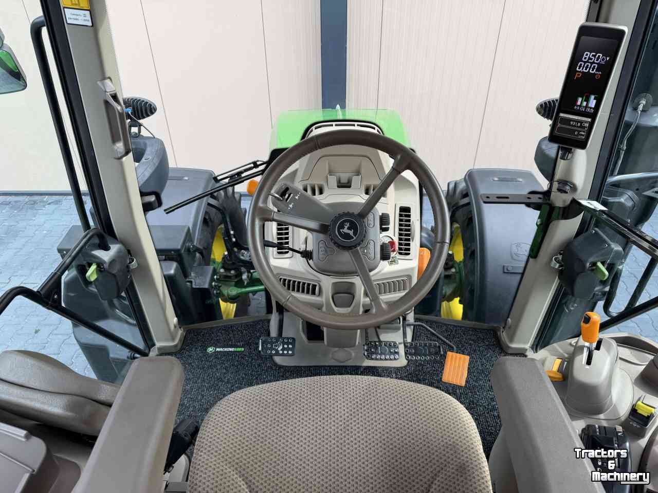 Schlepper / Traktor John Deere 6120M