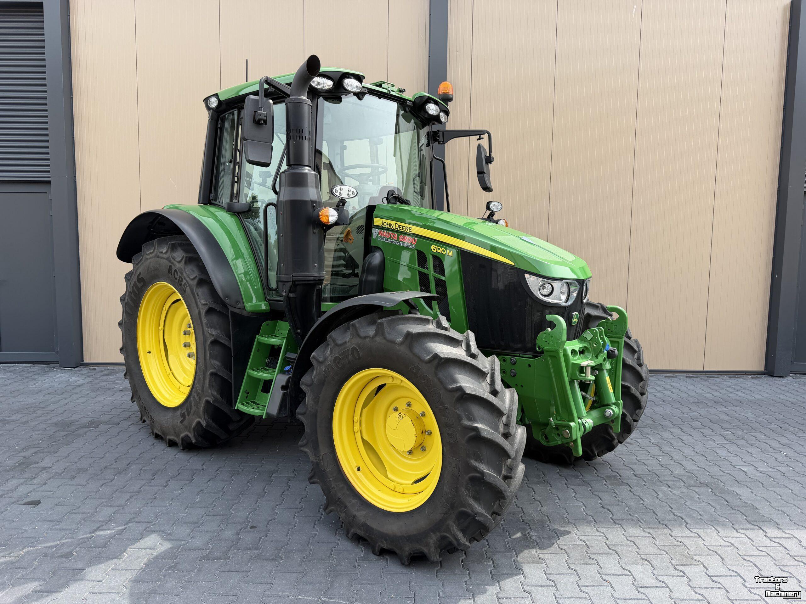 Schlepper / Traktor John Deere 6120M