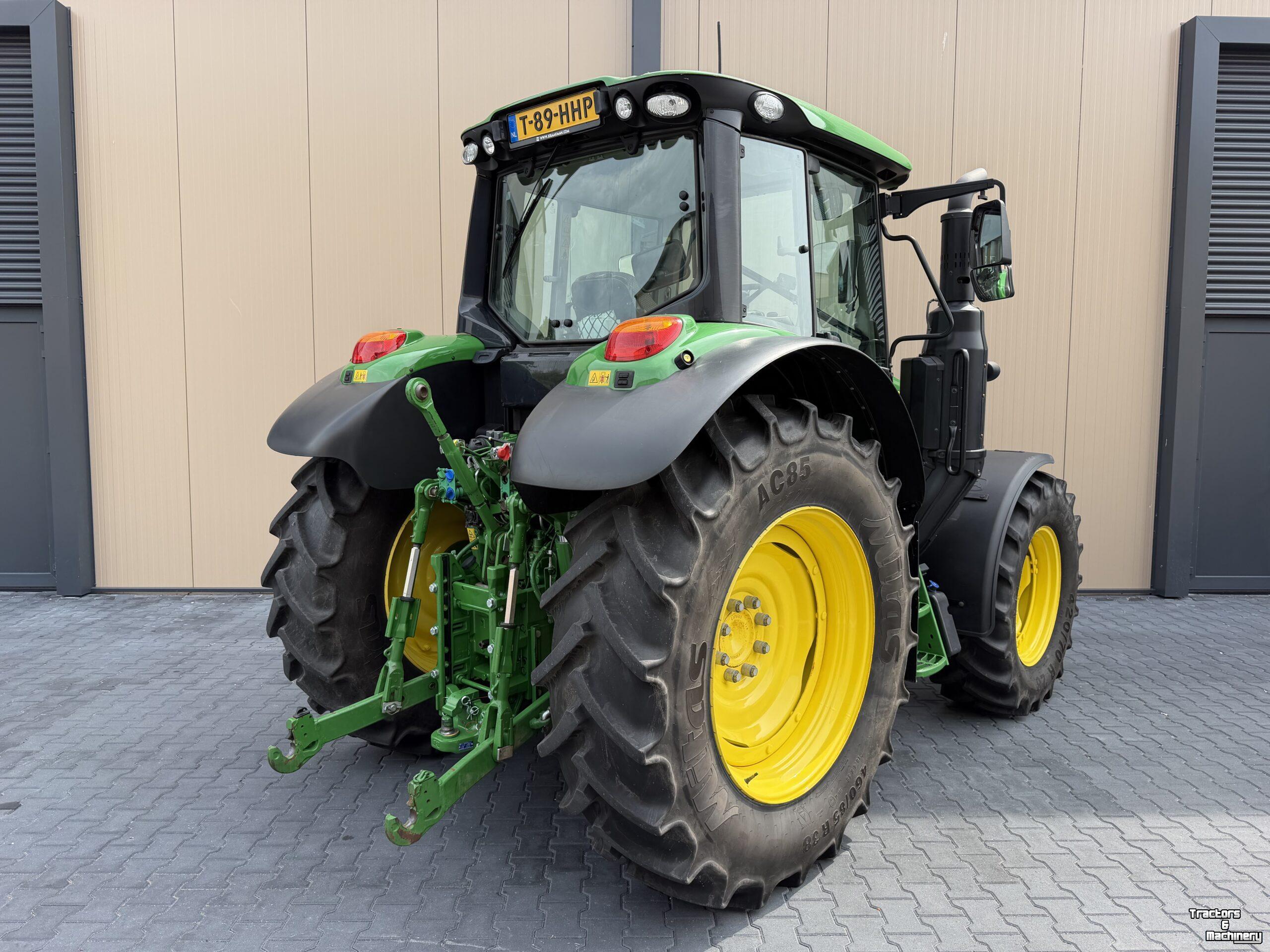 Schlepper / Traktor John Deere 6120M