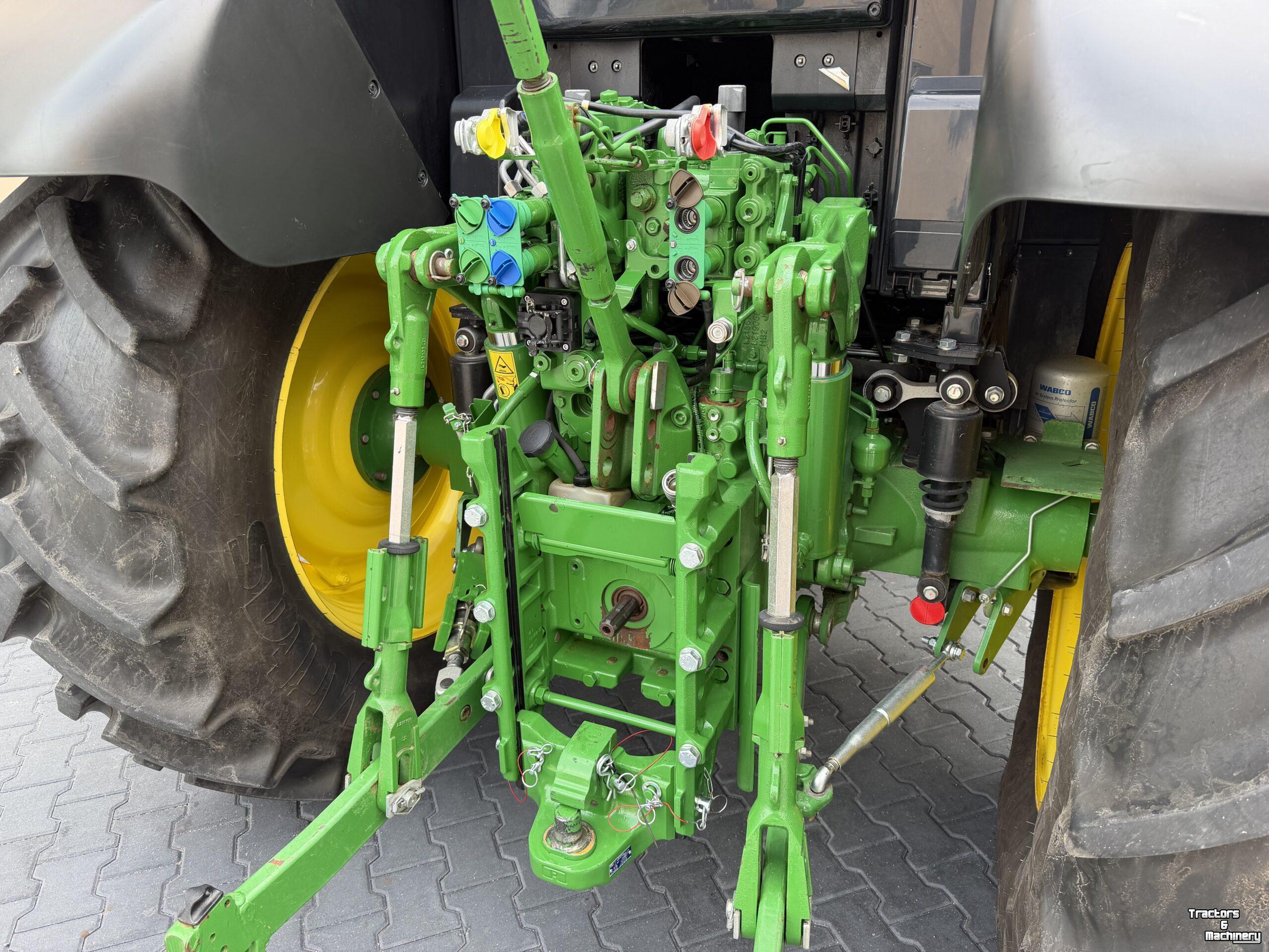 Schlepper / Traktor John Deere 6120M