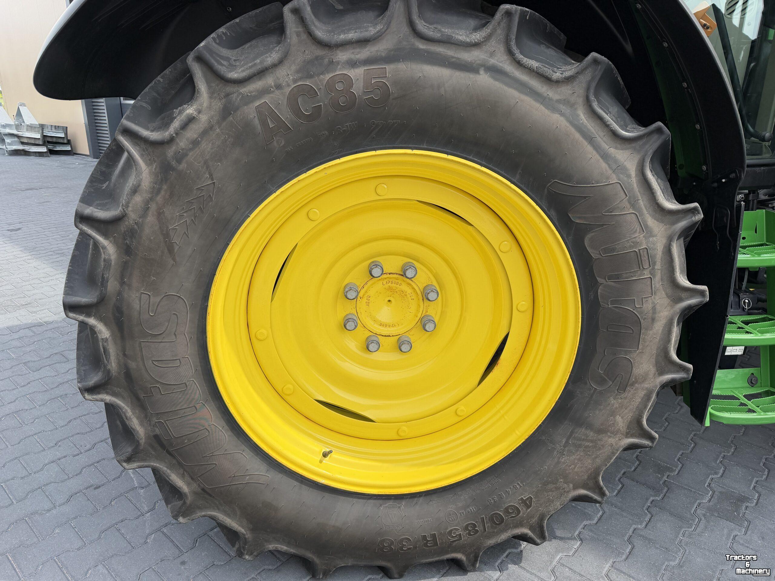 Schlepper / Traktor John Deere 6120M