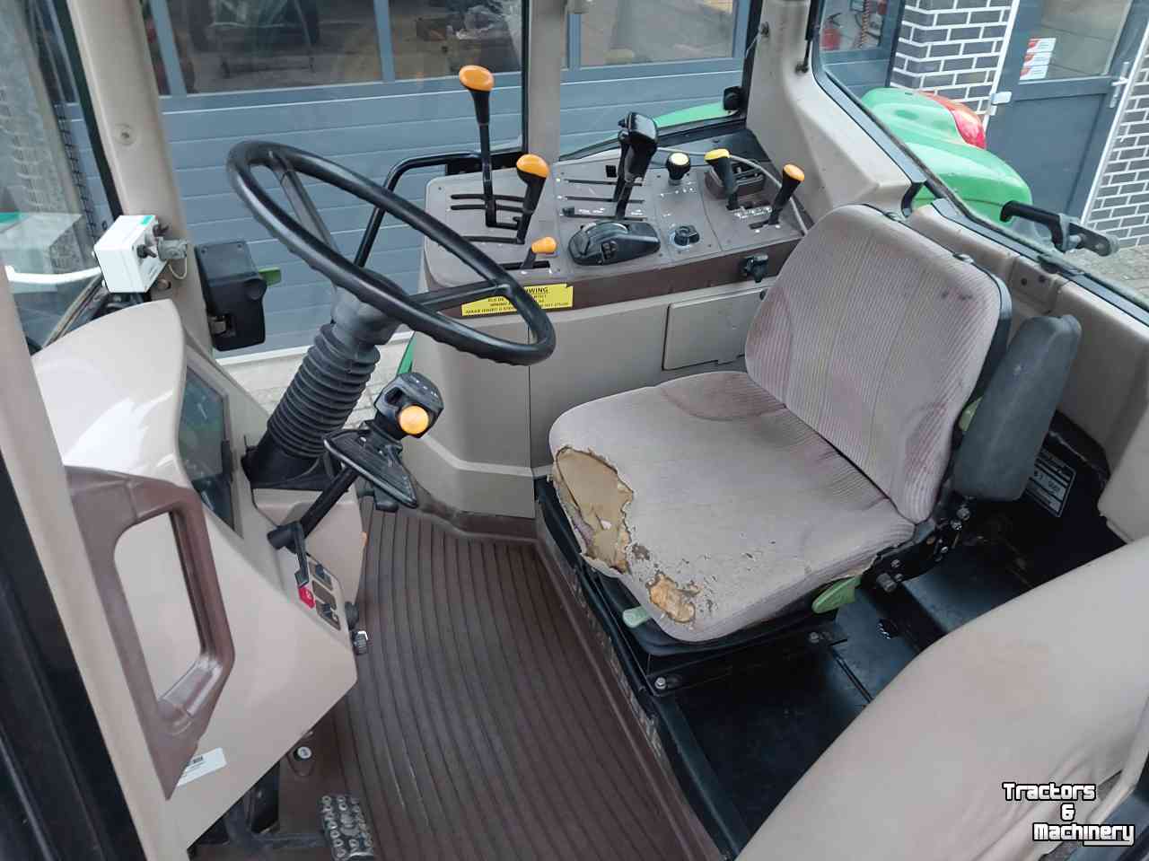 Schlepper / Traktor John Deere 6120 met Superkruip