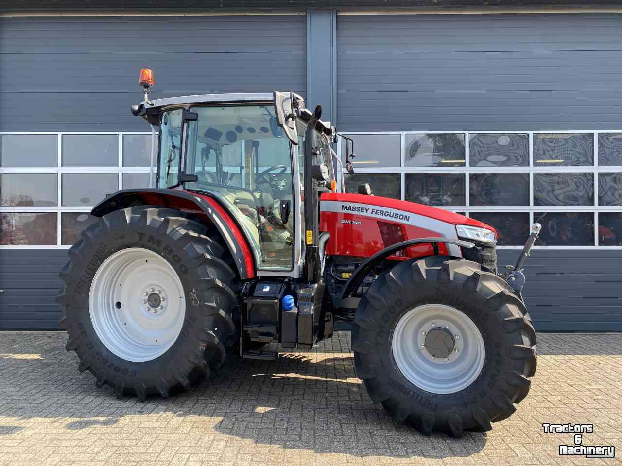 Schlepper / Traktor Massey Ferguson 5M.145 Dyna4