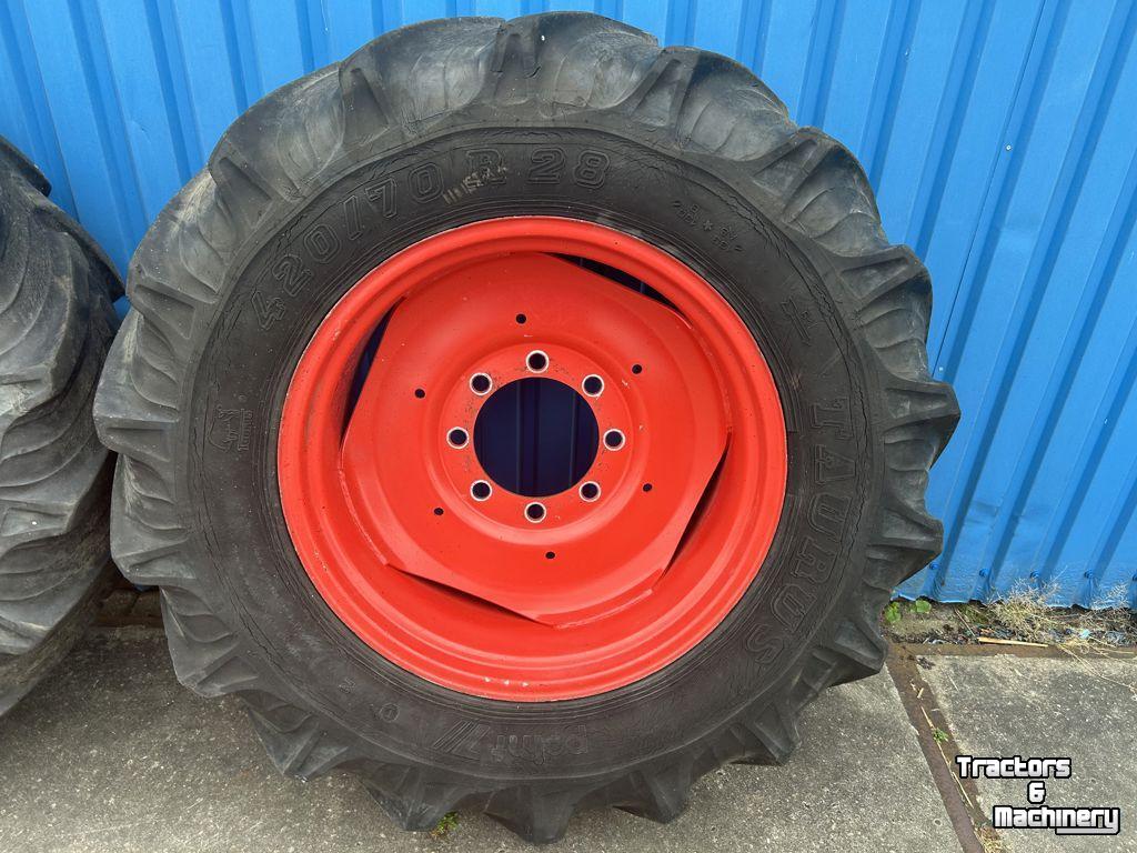 Räder, Reifen, Felgen & Distanzringe Fendt TAURUS 420/70R28 op 8 gaats velgen