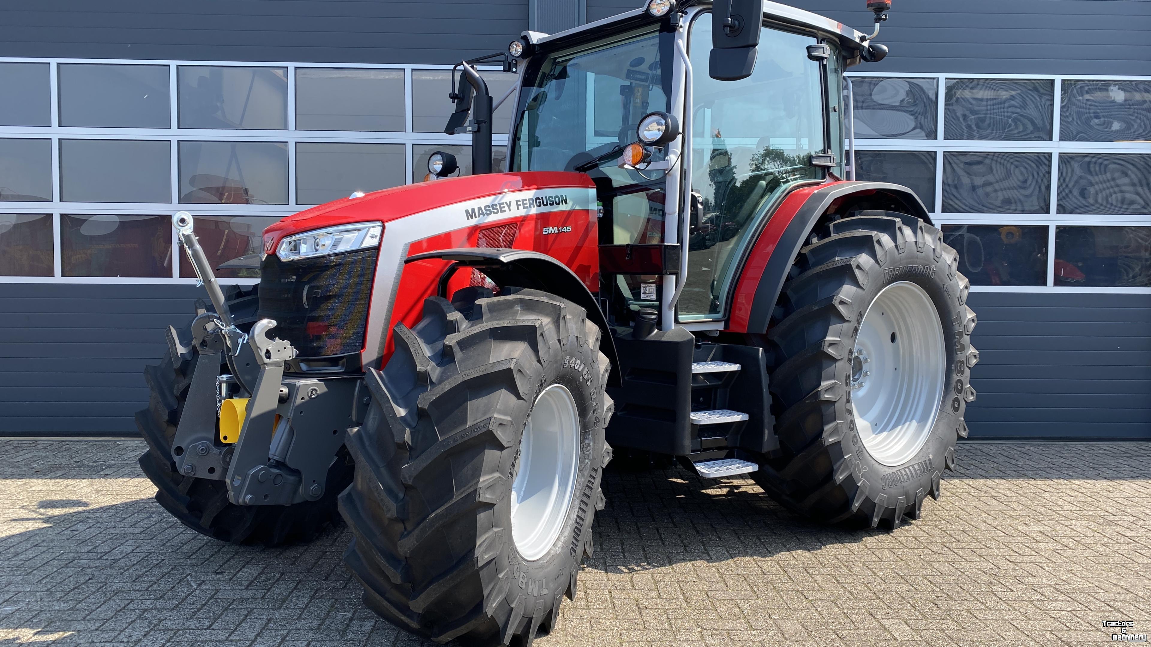 Schlepper / Traktor Massey Ferguson 5M.145 Dyna4