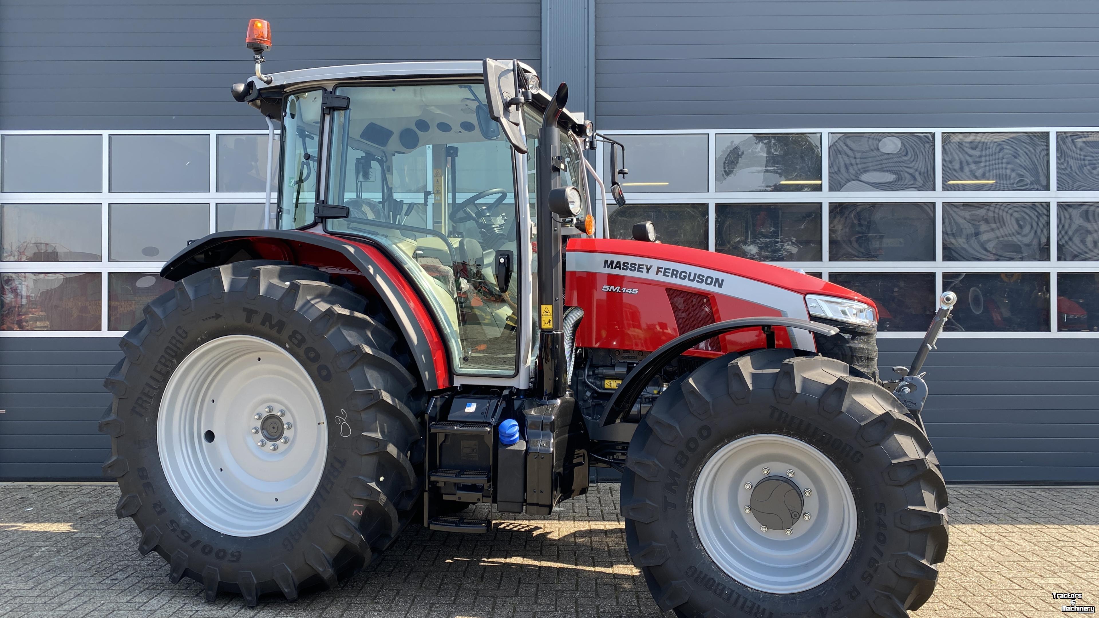 Schlepper / Traktor Massey Ferguson 5M.145 Dyna4