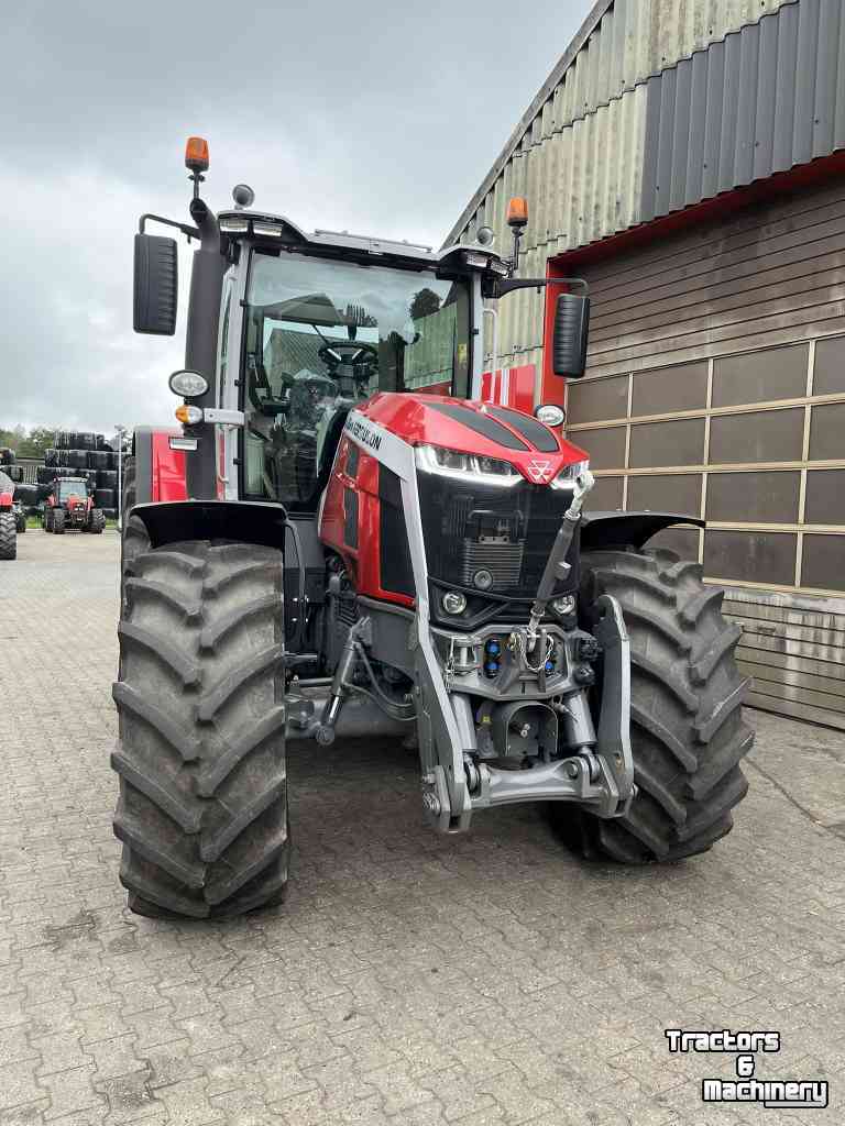 Schlepper / Traktor Massey Ferguson 8S.225 Dyna-VT Exclusive Tractoren