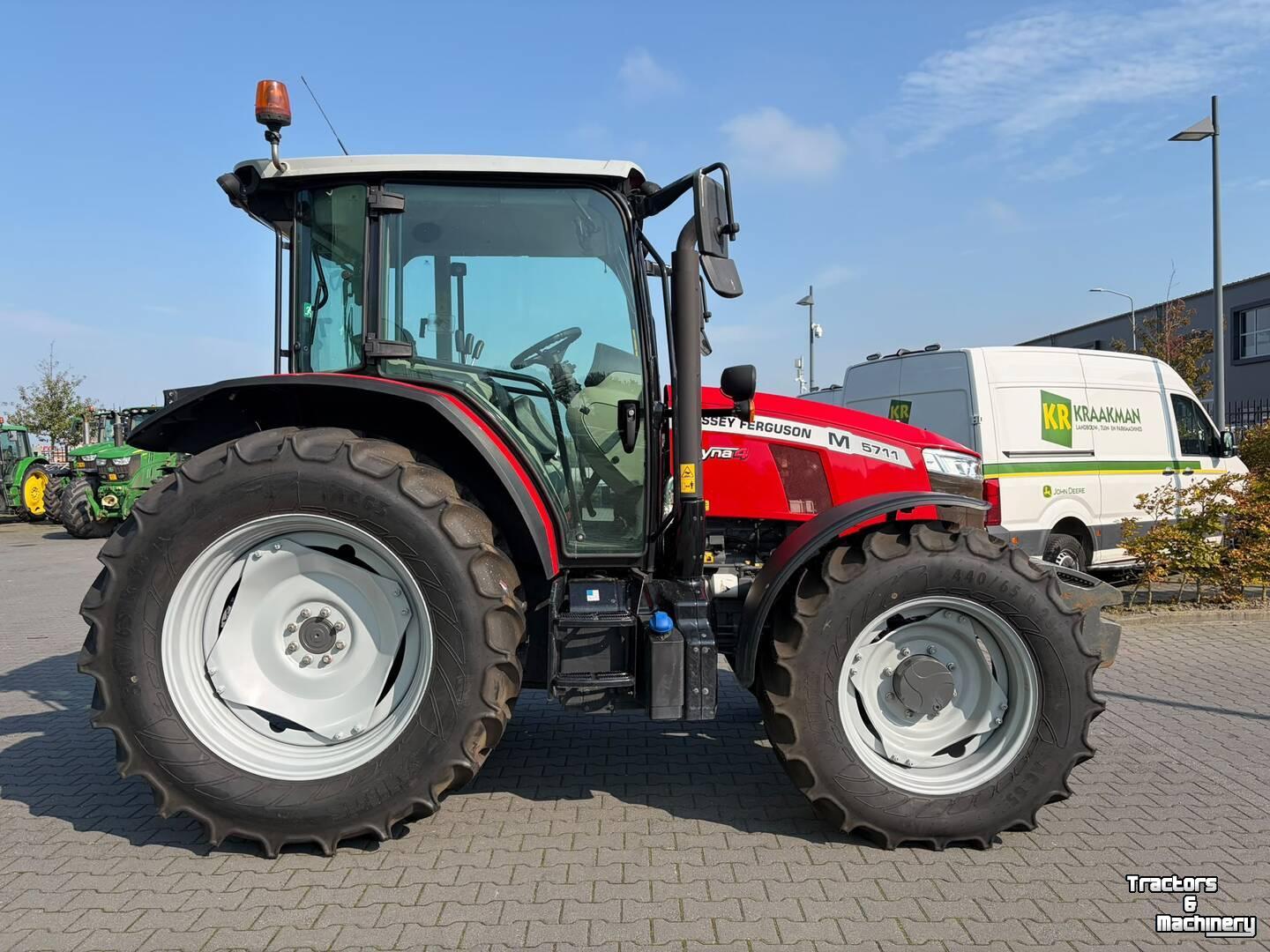 Schlepper / Traktor Massey Ferguson 5711M