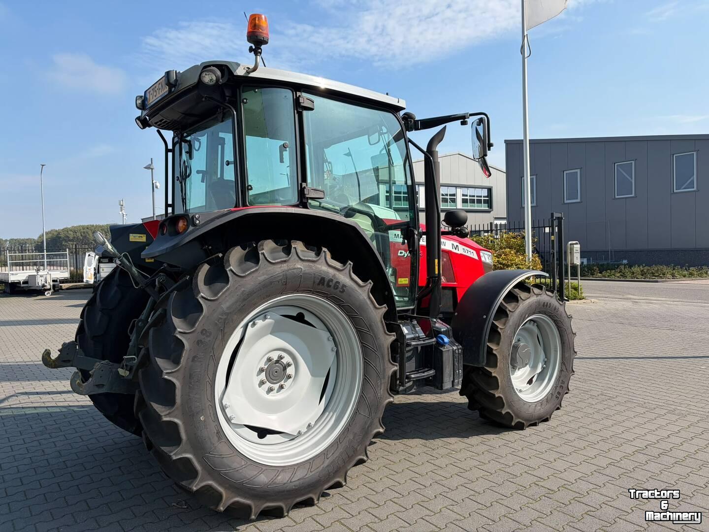 Schlepper / Traktor Massey Ferguson 5711M