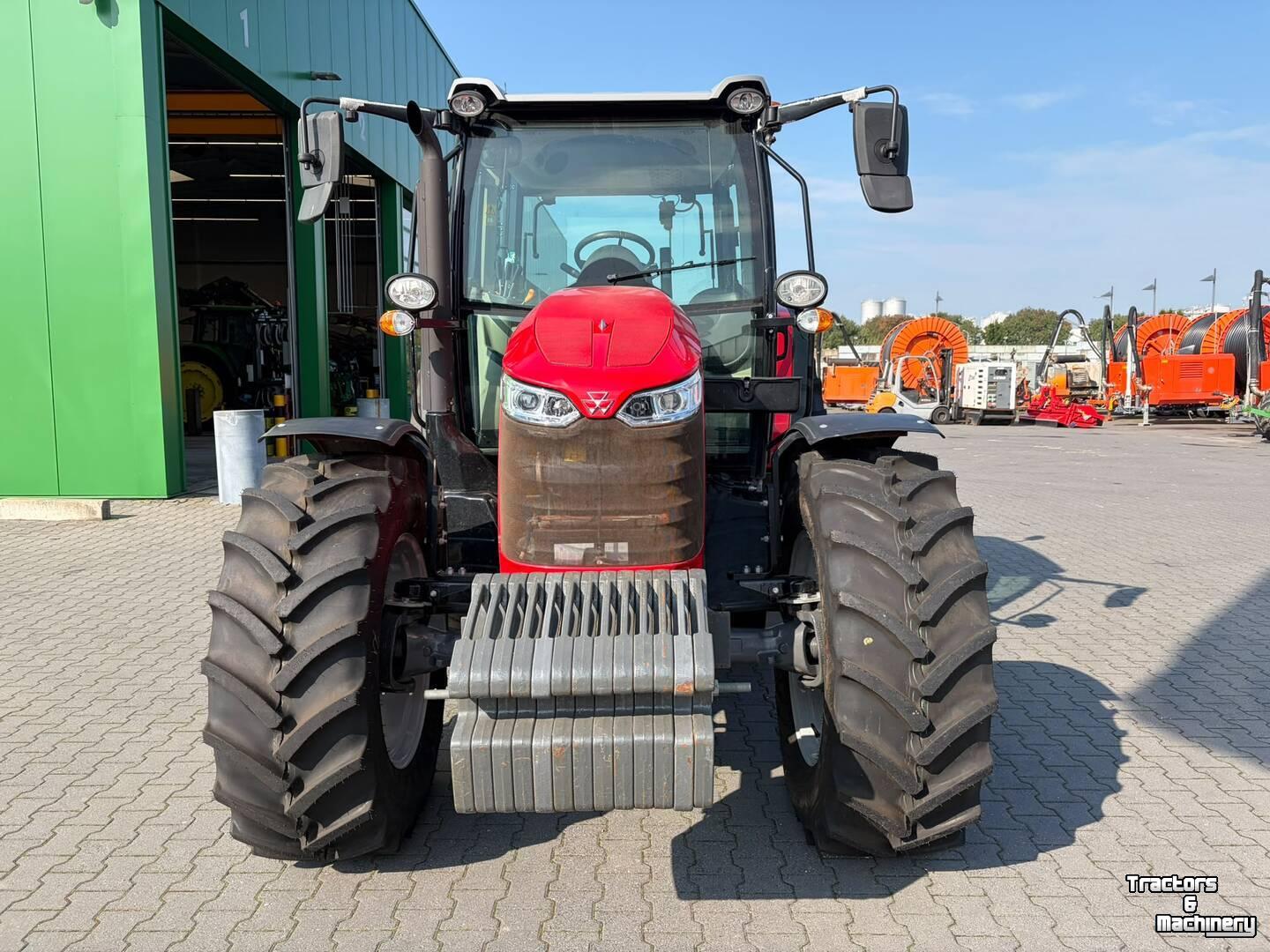Schlepper / Traktor Massey Ferguson 5711M