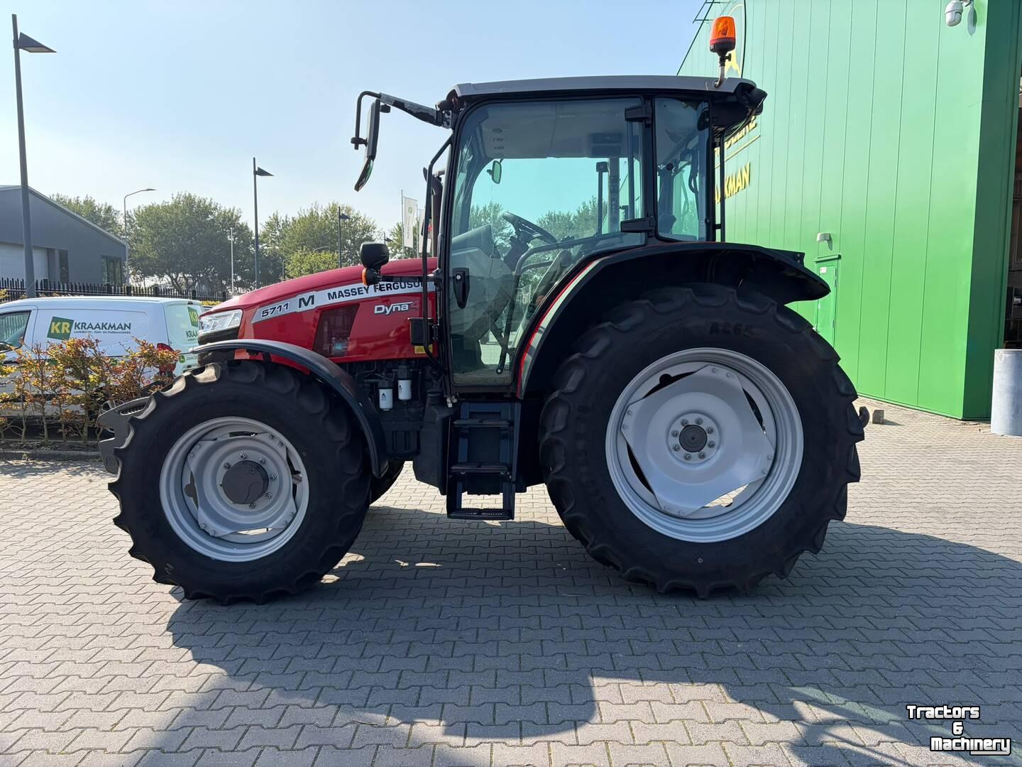 Schlepper / Traktor Massey Ferguson 5711M