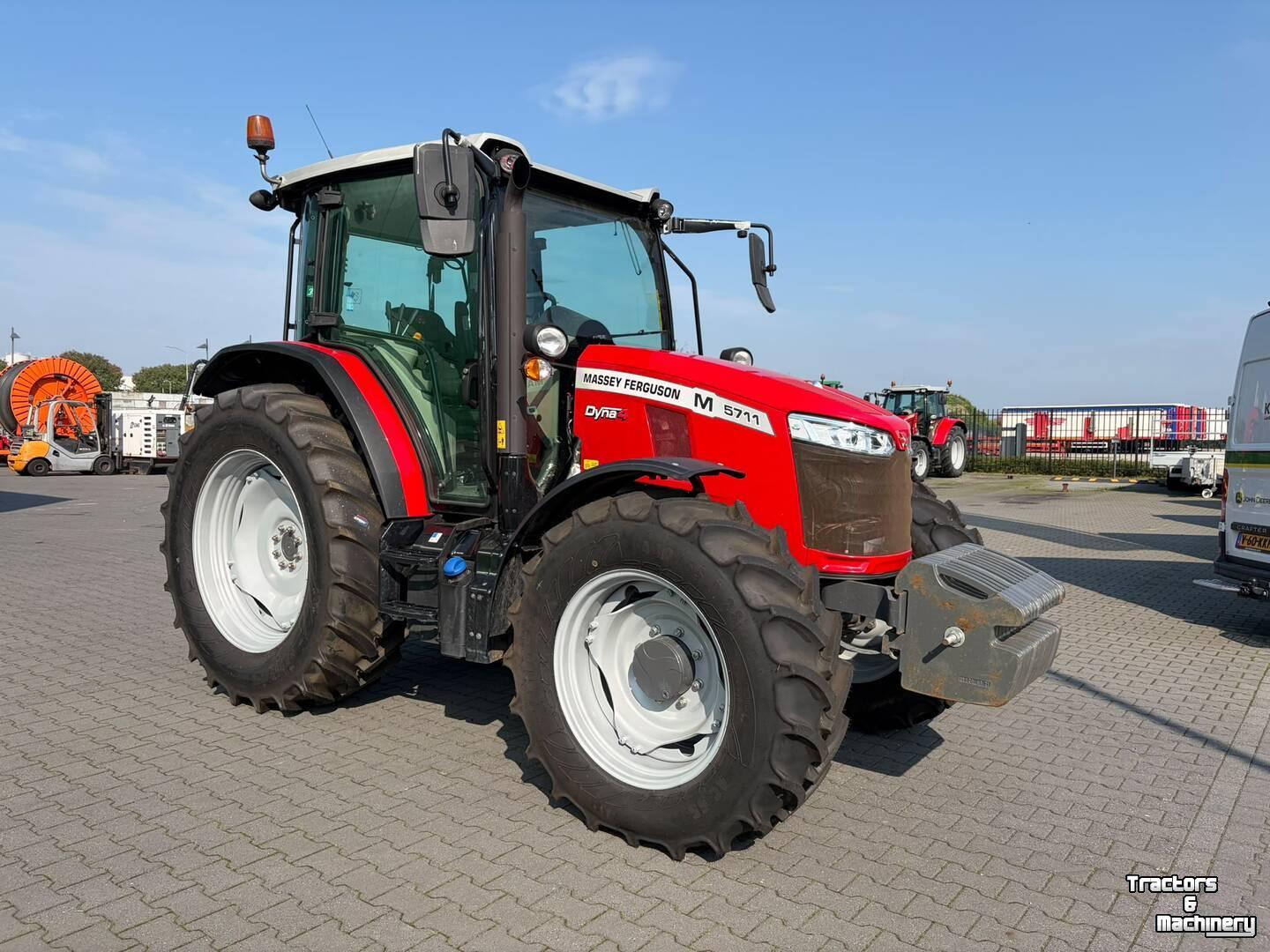 Schlepper / Traktor Massey Ferguson 5711M