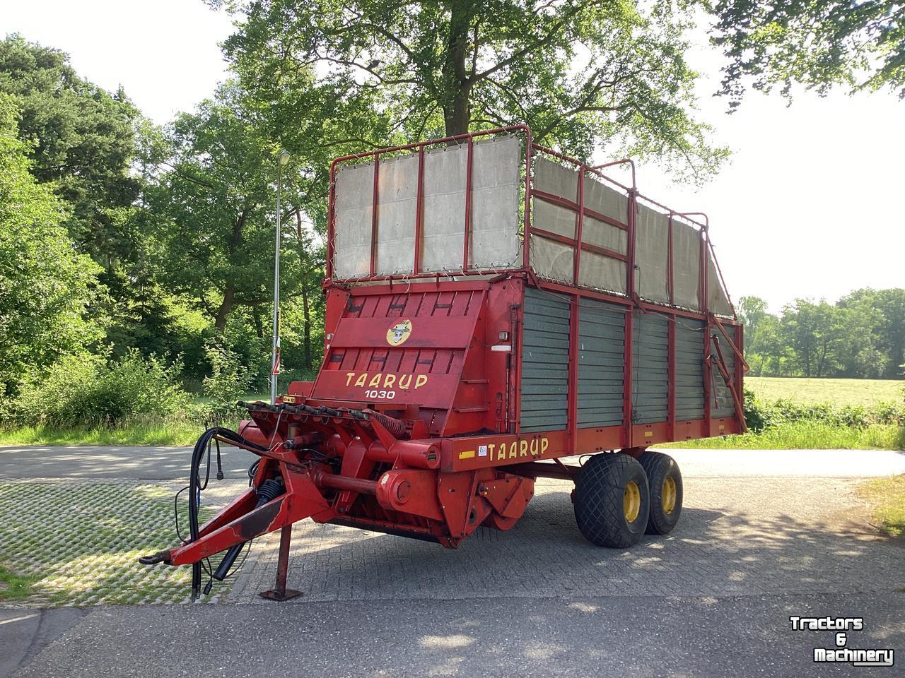 Lade- und Dosierwagen Taarup 1030