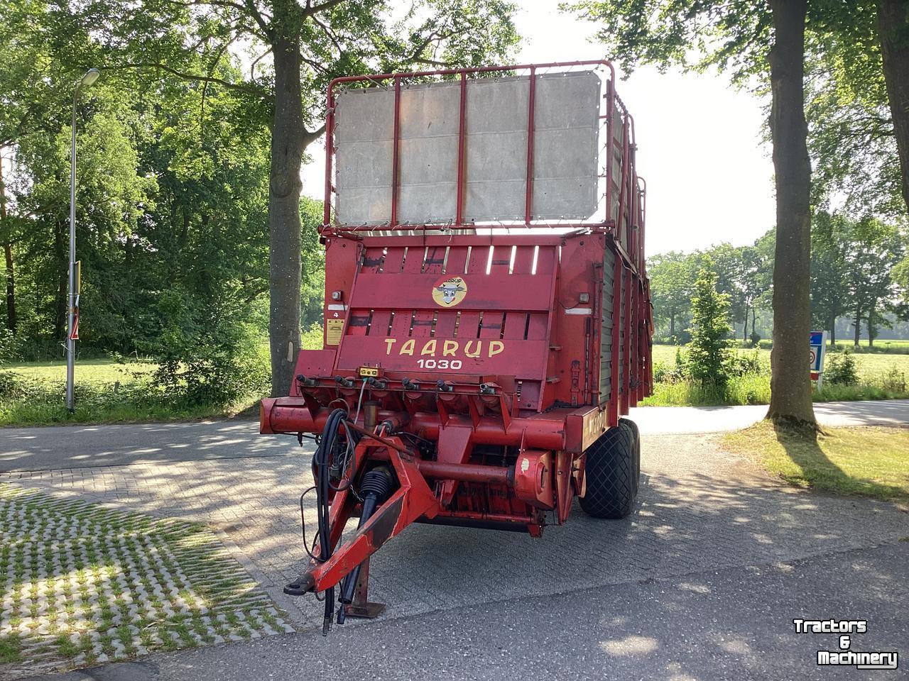 Lade- und Dosierwagen Taarup 1030