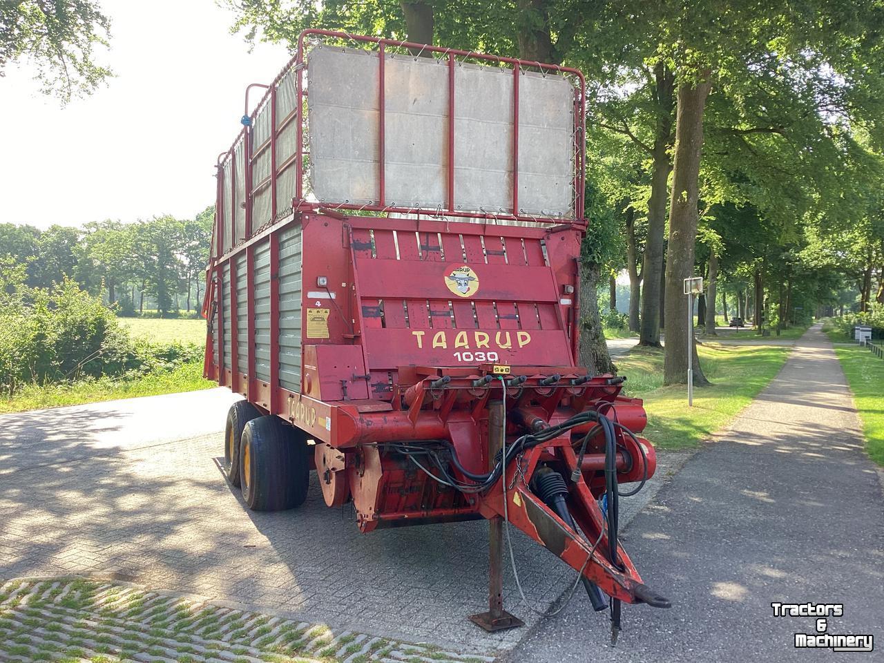 Lade- und Dosierwagen Taarup 1030