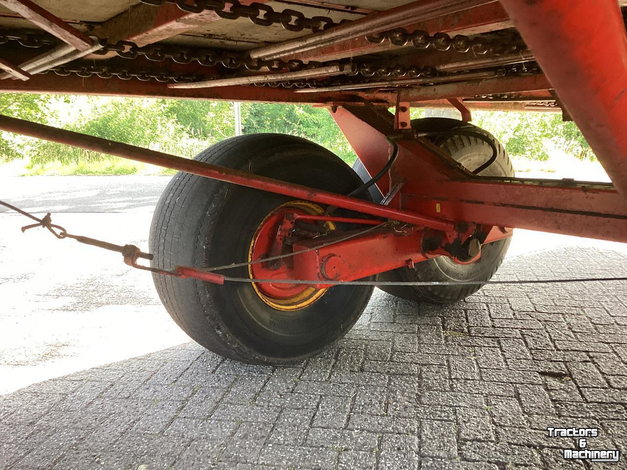 Lade- und Dosierwagen Taarup 1030