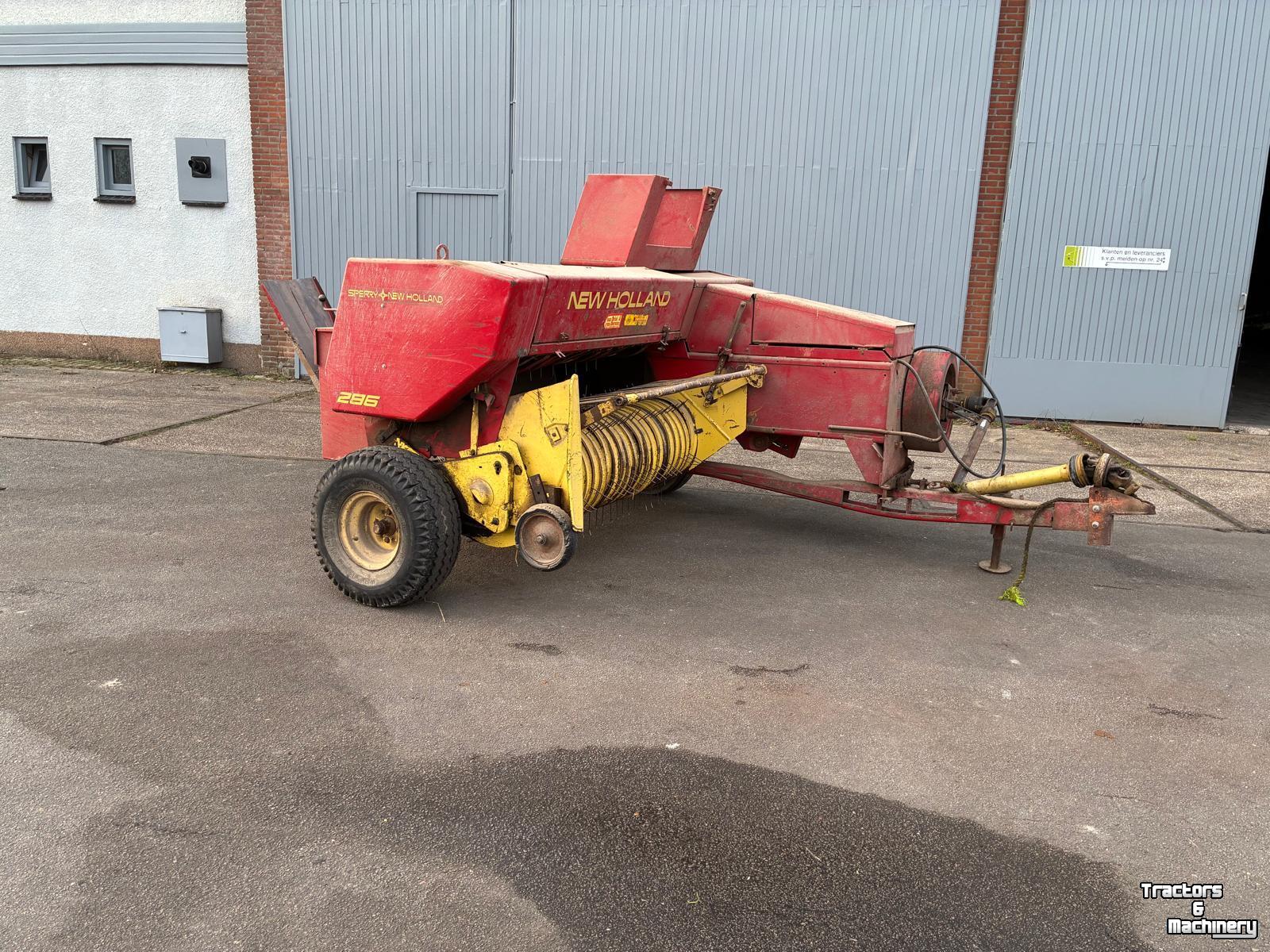 Pressen New Holland Super Hayliner A286 kleine pakkenpers