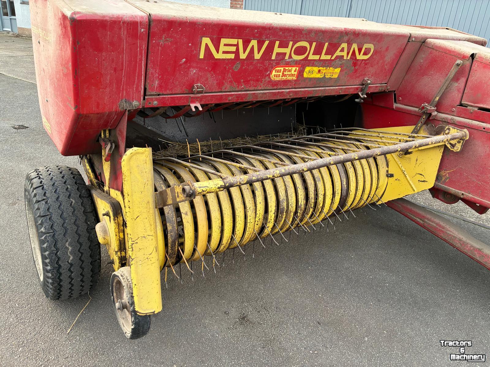 Pressen New Holland Super Hayliner A286 kleine pakkenpers