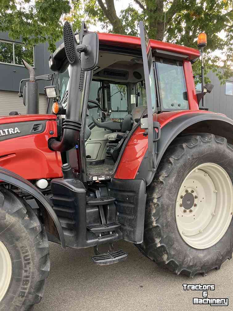 Schlepper / Traktor Valtra N142