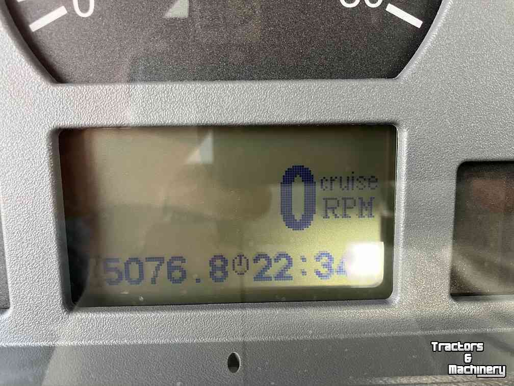 Schlepper / Traktor Valtra N142