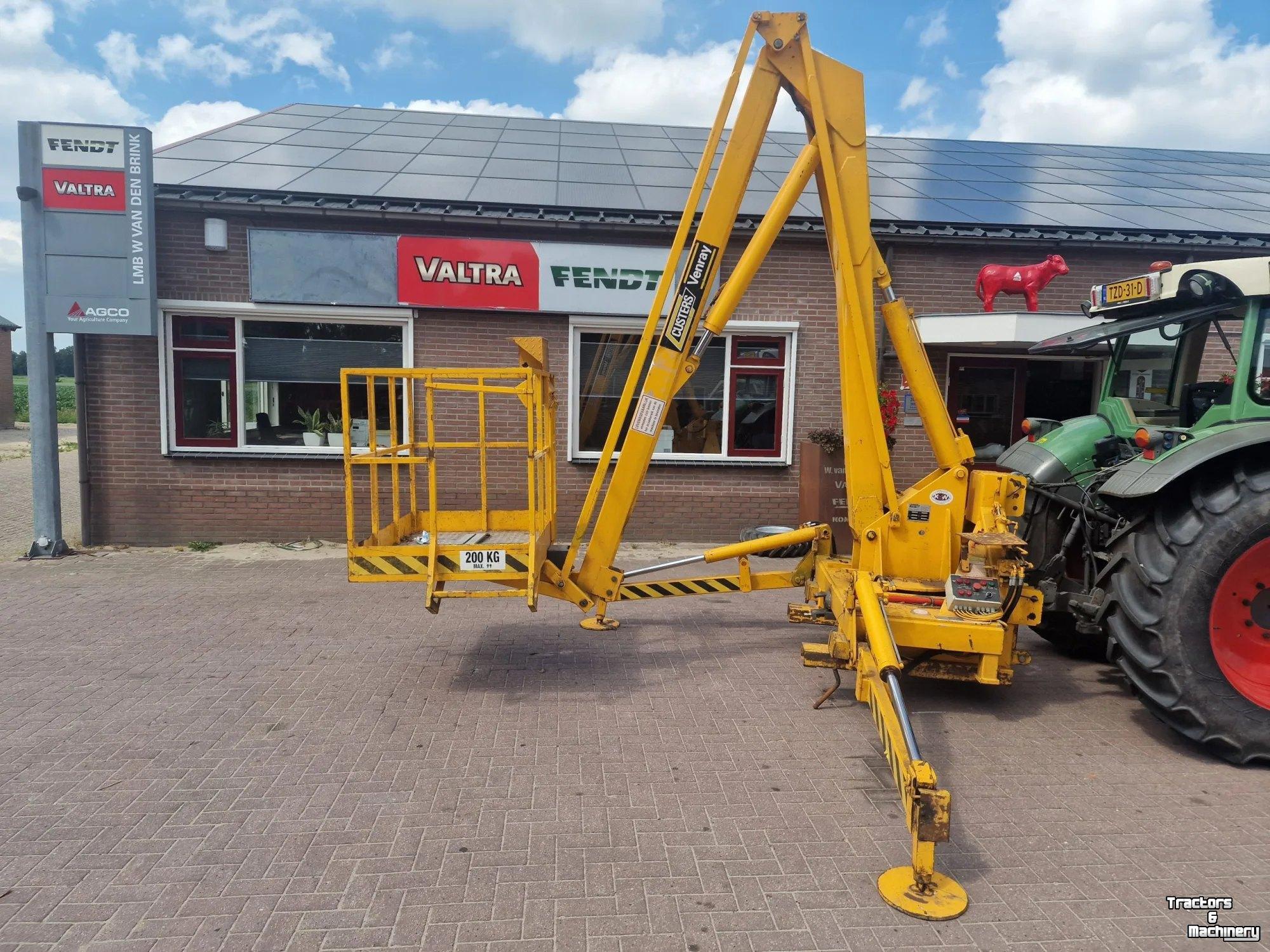 Scherenarbeitsbühnen Custers TRACTOR HOOGWERKER